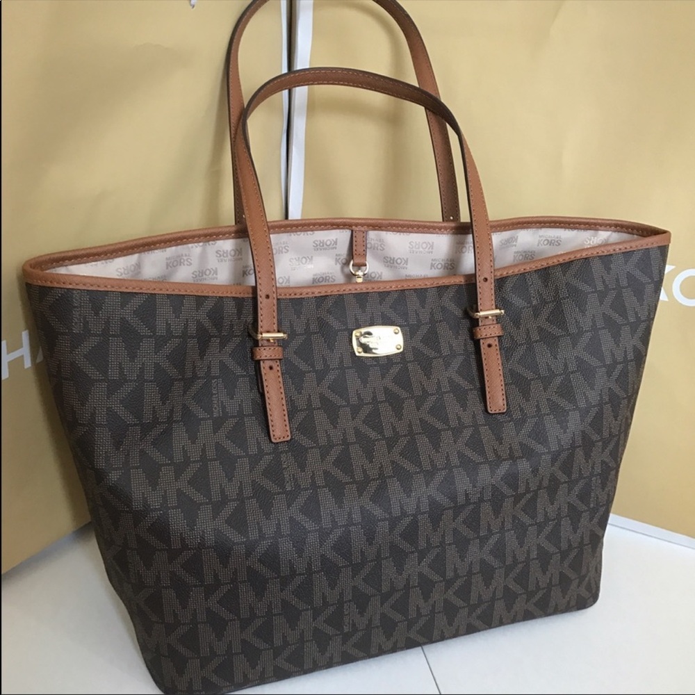 🎄🎁Michael Kors Carryall Tote🎄🎁